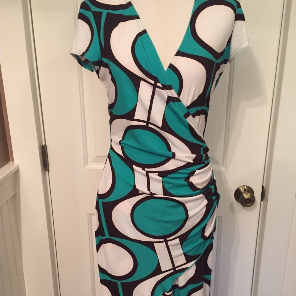NEW JOSEPH RIBKOFF DRESS SHEATH BLACK WHITE GREEN WRAP LOOK V-NECK SIZE 4